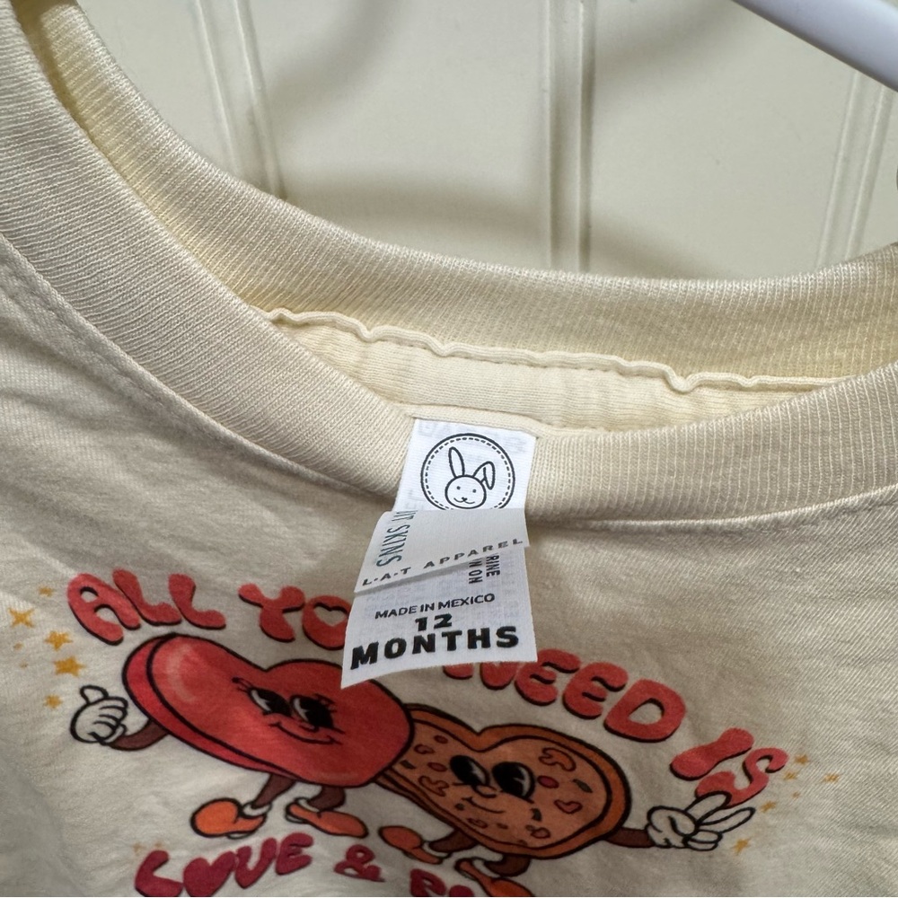 ALL YOU NEED IS LOVE AND PIZZA Cream Kids T-Shirt - Picture 2 of 3